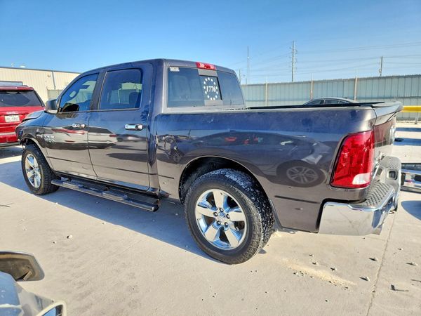 2016 RAM 1500 SLT CREW CAB 4X2