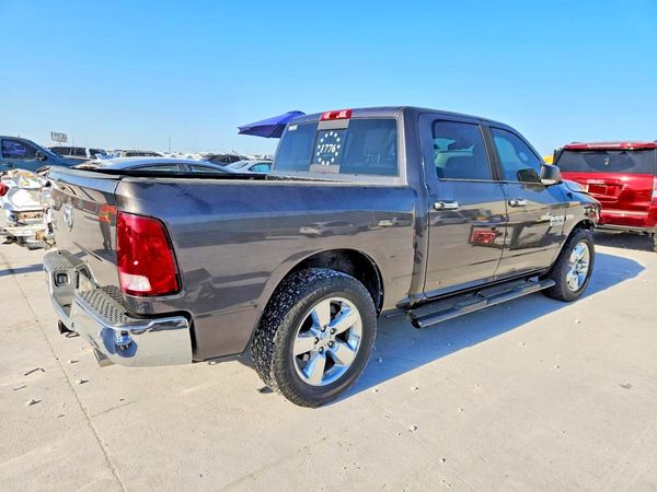 2016 RAM 1500 SLT CREW CAB 4X2