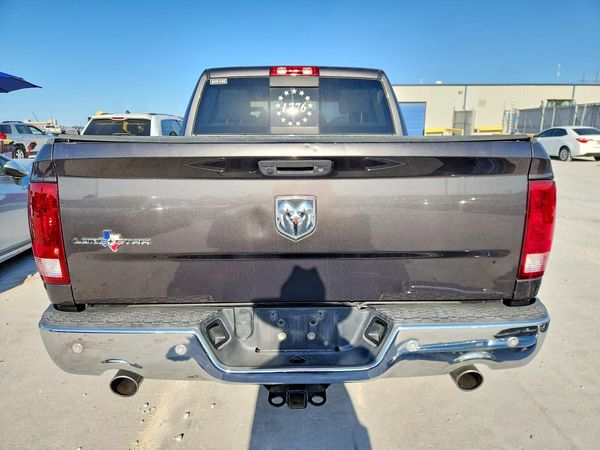 2016 RAM 1500 SLT CREW CAB 4X2