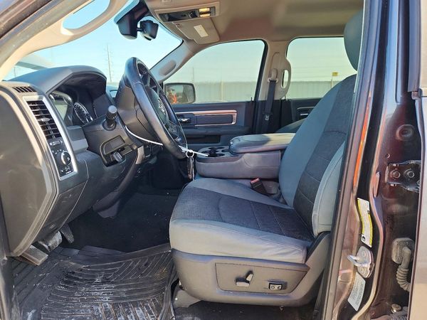 2016 RAM 1500 SLT CREW CAB 4X2