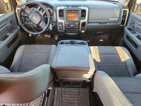 2016 RAM 1500 SLT CREW CAB 4X2