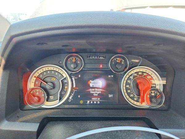 2016 RAM 1500 SLT CREW CAB 4X2