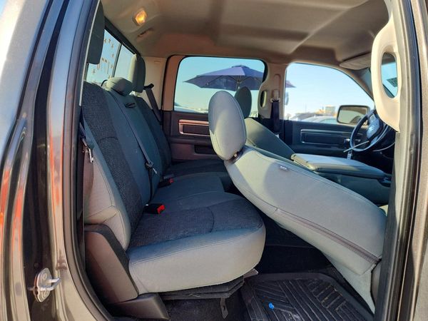 2016 RAM 1500 SLT CREW CAB 4X2
