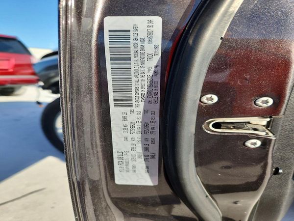 2016 RAM 1500 SLT CREW CAB 4X2