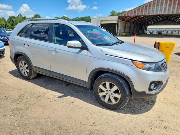 2013 KIA SORENTO Base / LX