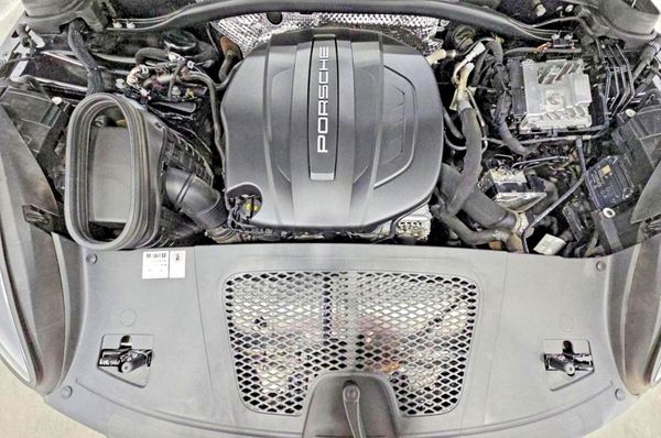 2021 PORSCHE MACAN Base