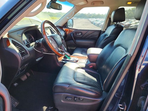 2015 INFINITI QX80 — DENT