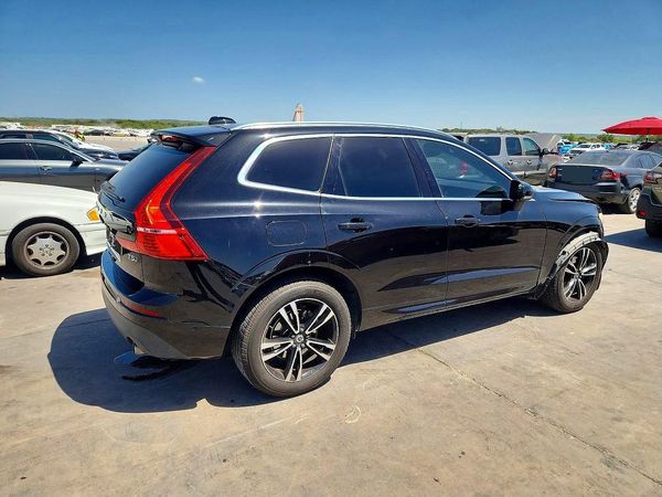 2019 VOLVO XC60 Momentum