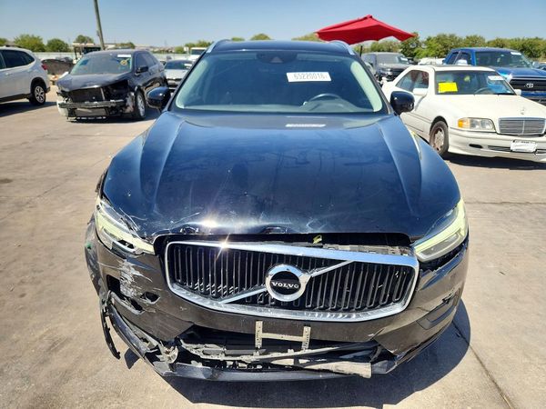 2019 VOLVO XC60 Momentum