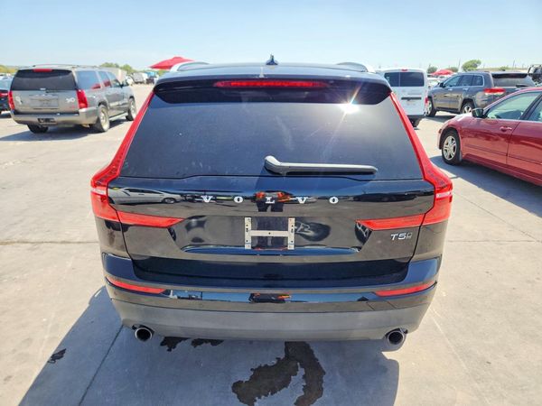 2019 VOLVO XC60 Momentum