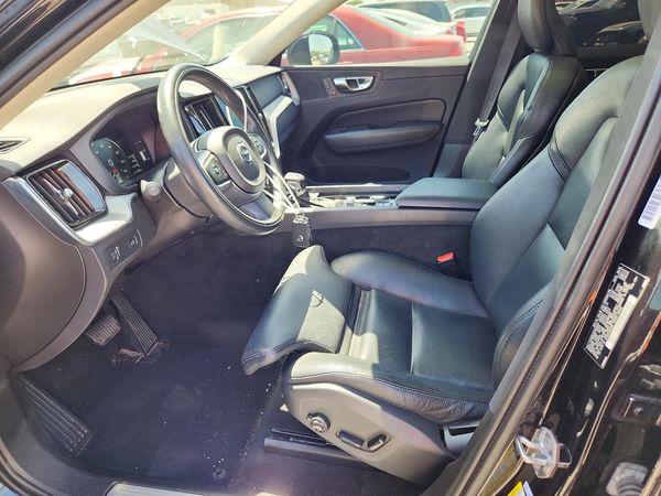 2019 VOLVO XC60 Momentum