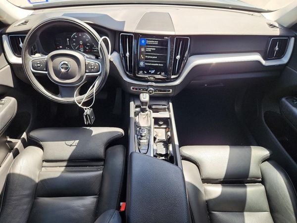 2019 VOLVO XC60 Momentum
