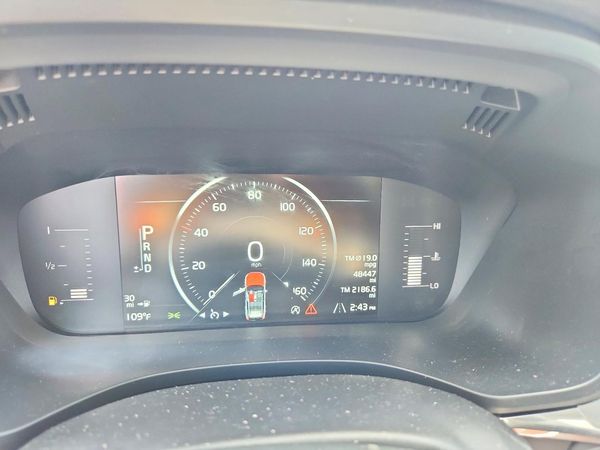 2019 VOLVO XC60 Momentum