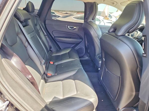 2019 VOLVO XC60 Momentum