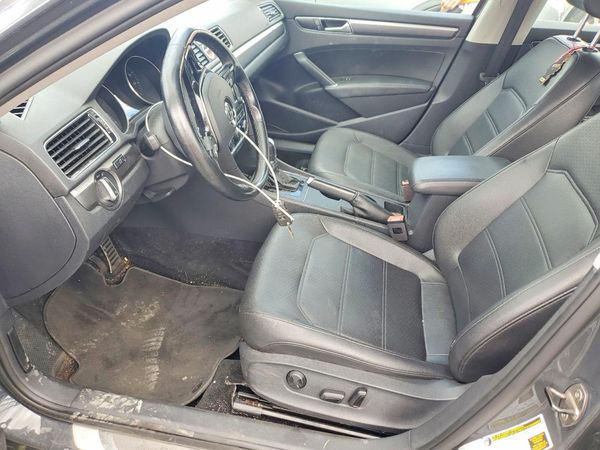 2017 VOLKSWAGEN PASSAT