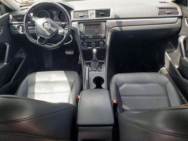 2017 VOLKSWAGEN PASSAT