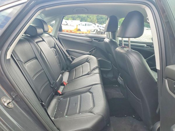 2017 VOLKSWAGEN PASSAT