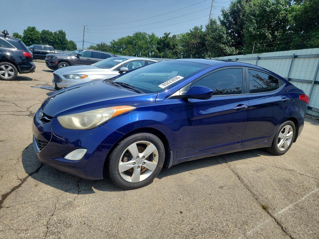 2013 HYUNDAI ELANTRA — Front 3/4