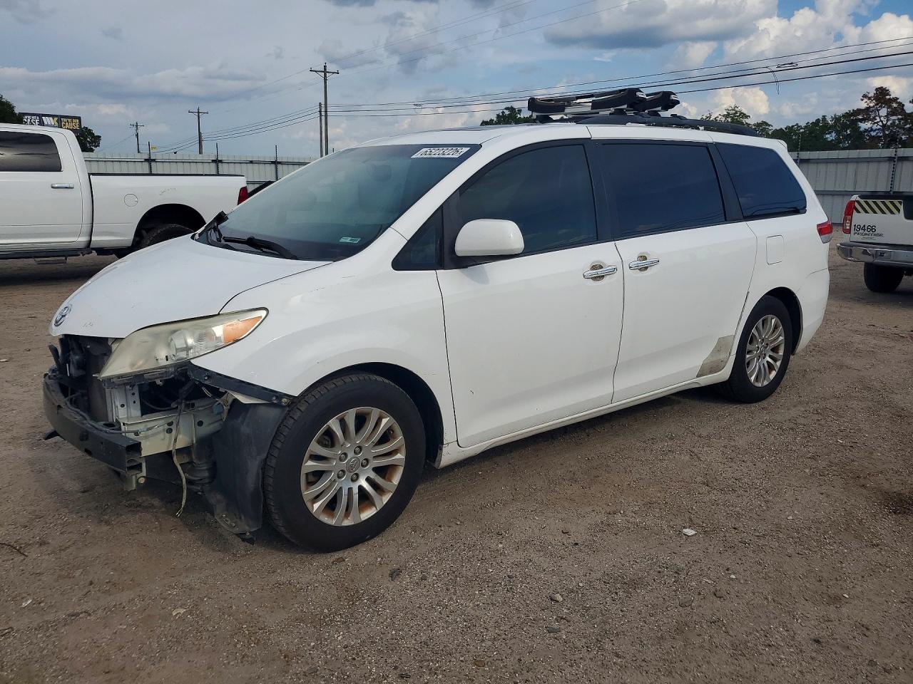 2013 TOYOTA SIENNA