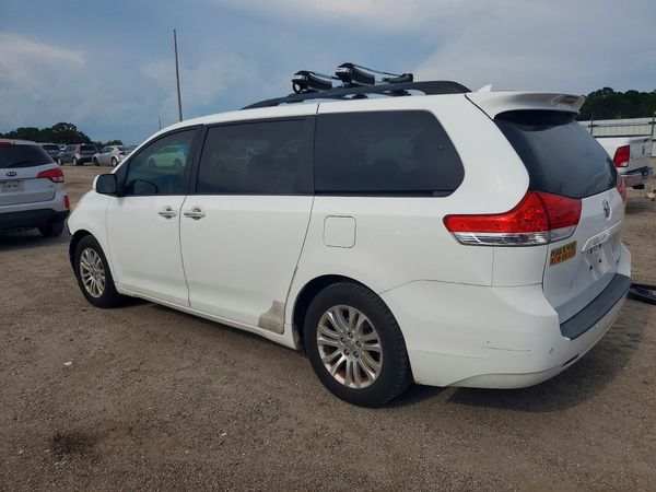 2013 TOYOTA SIENNA