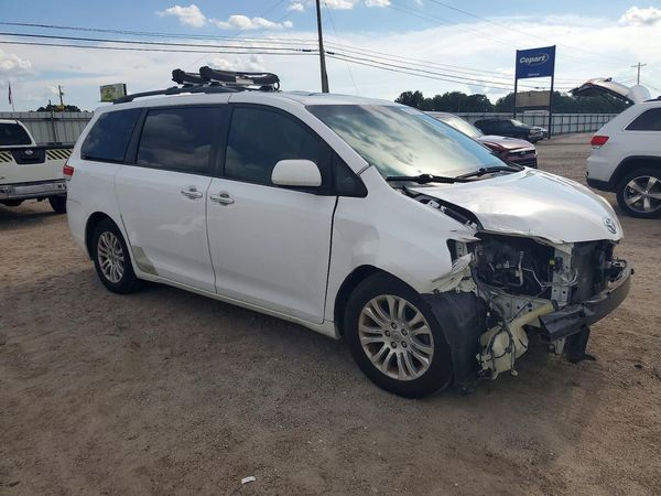 2013 TOYOTA SIENNA