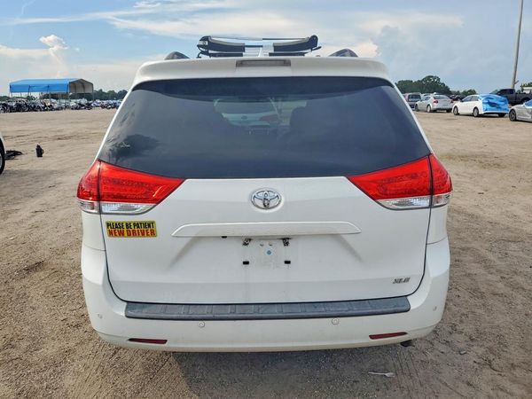2013 TOYOTA SIENNA