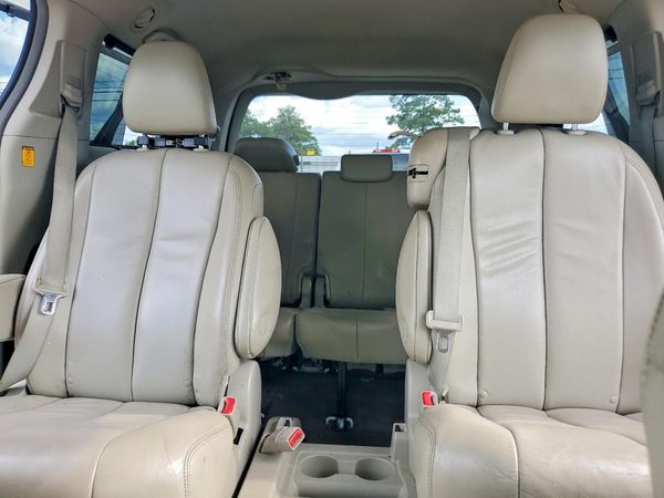 2013 TOYOTA SIENNA