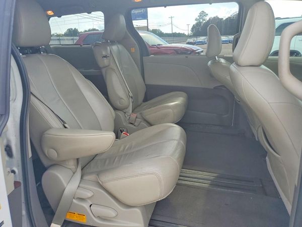 2013 TOYOTA SIENNA