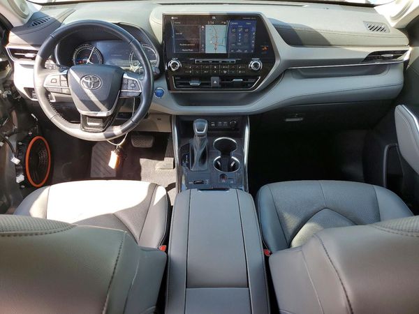 2022 TOYOTA HIGHLANDER Limited