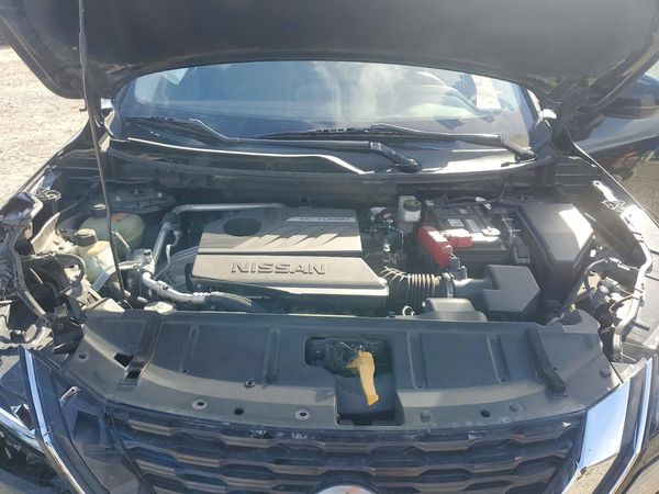 2023 NISSAN ROGUE SV — Engine bay
