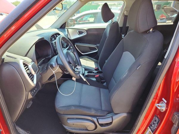 2023 KIA SOUL LX, S