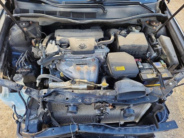 2013 TOYOTA CAMRY — Engine bay