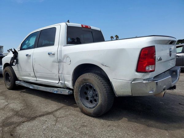 2017 RAM 1500 SLT CREW CAB 4X4