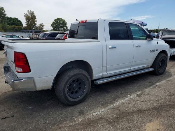 2017 RAM 1500 SLT CREW CAB 4X4