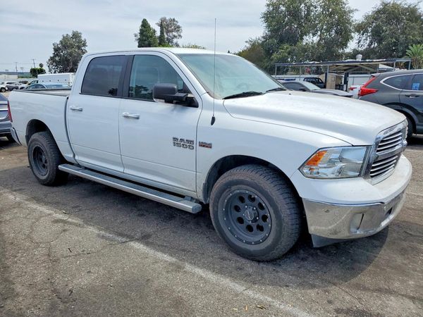 2017 RAM 1500 SLT CREW CAB 4X4