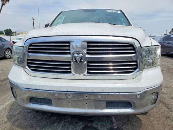 2017 RAM 1500 SLT CREW CAB 4X4