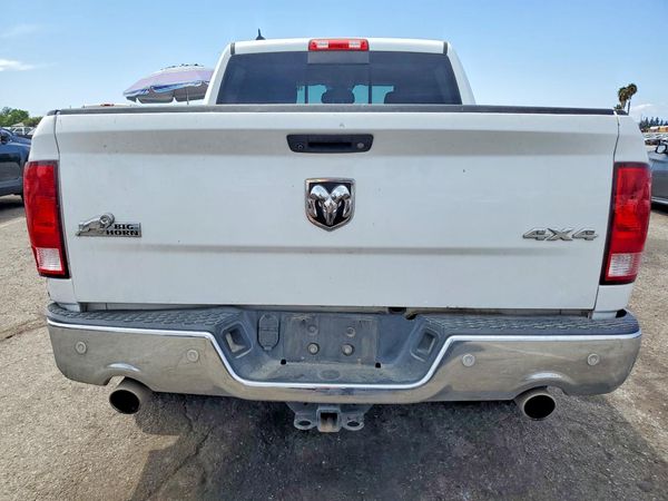 2017 RAM 1500 SLT CREW CAB 4X4