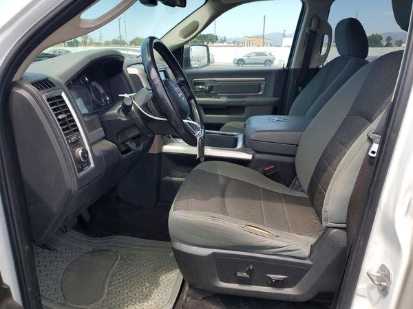 2017 RAM 1500 SLT CREW CAB 4X4