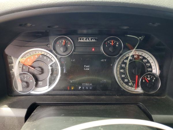 2017 RAM 1500 SLT CREW CAB 4X4