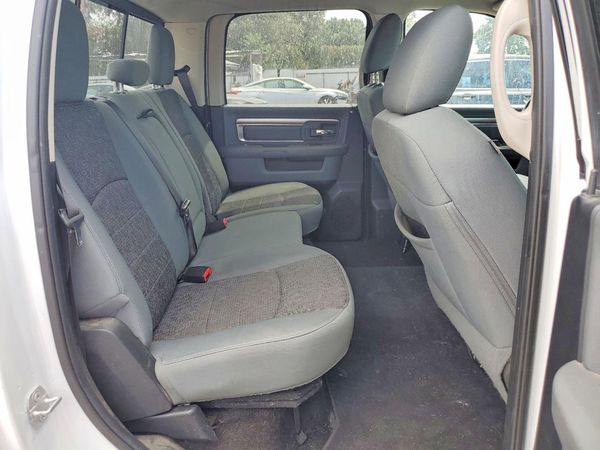 2017 RAM 1500 SLT CREW CAB 4X4
