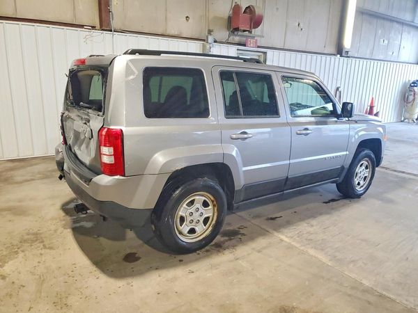 2022 JEEP CHER 4D LATITUDE