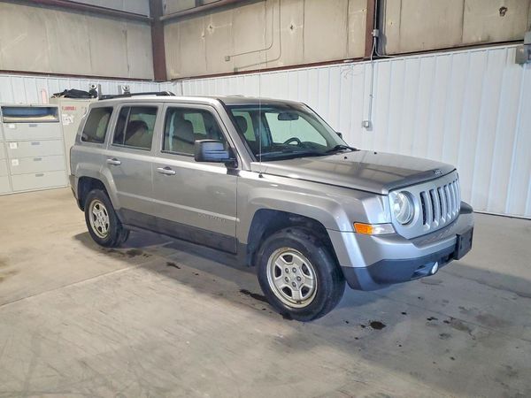 2022 JEEP CHER 4D LATITUDE