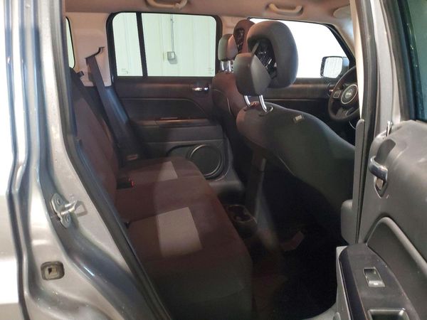 2022 JEEP CHER 4D LATITUDE