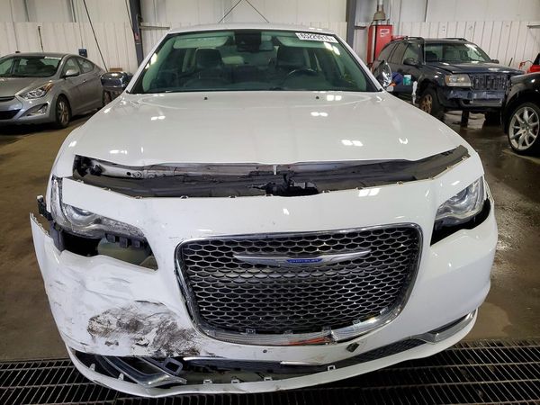 2018 CHRYSLER 300
