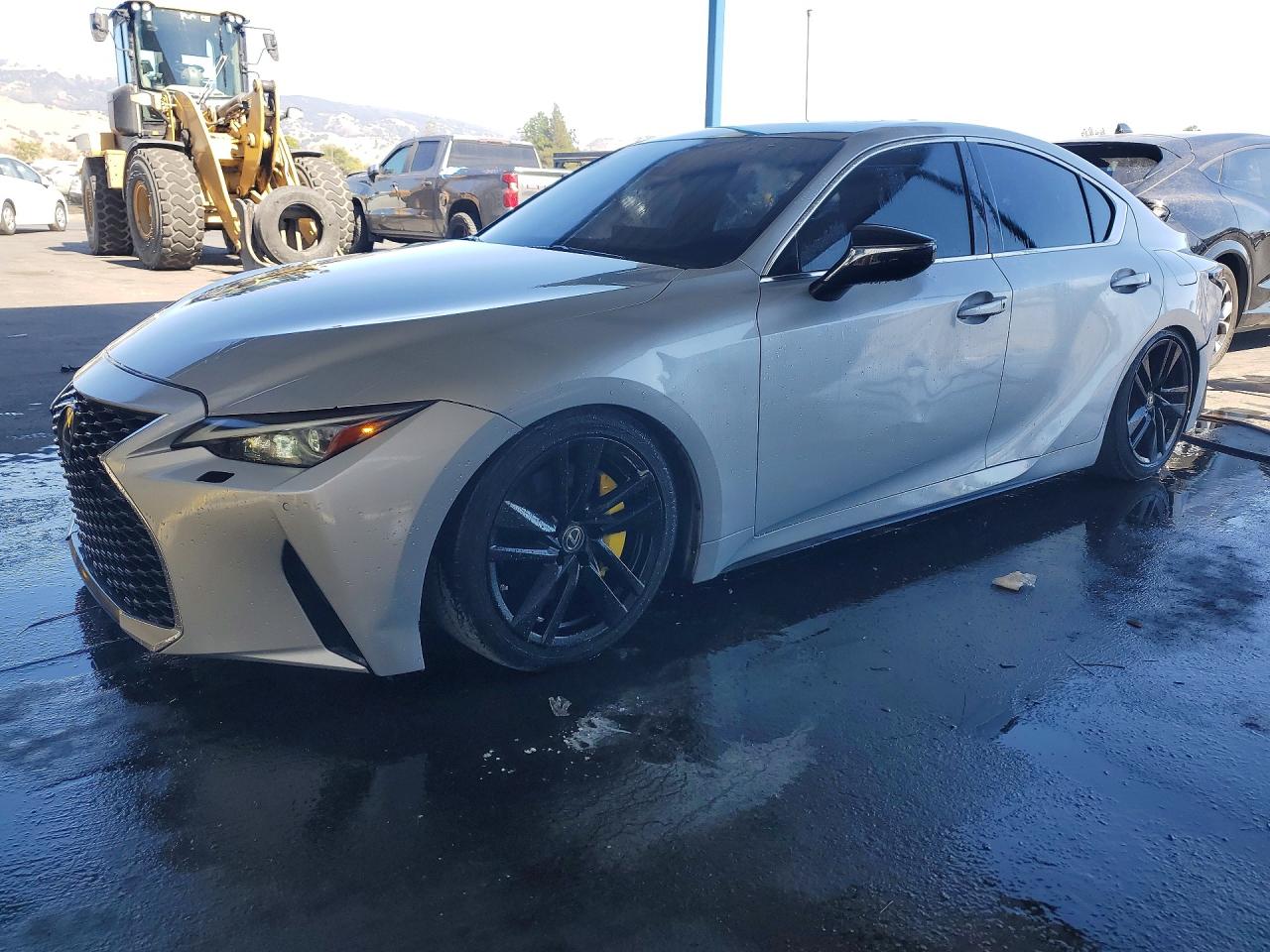 2021 LEXUS IS 300 Comfort — Front 3/4