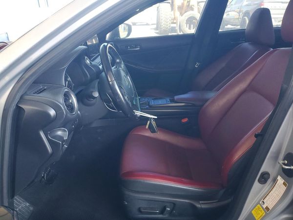 2021 LEXUS IS 300 Comfort — DENT