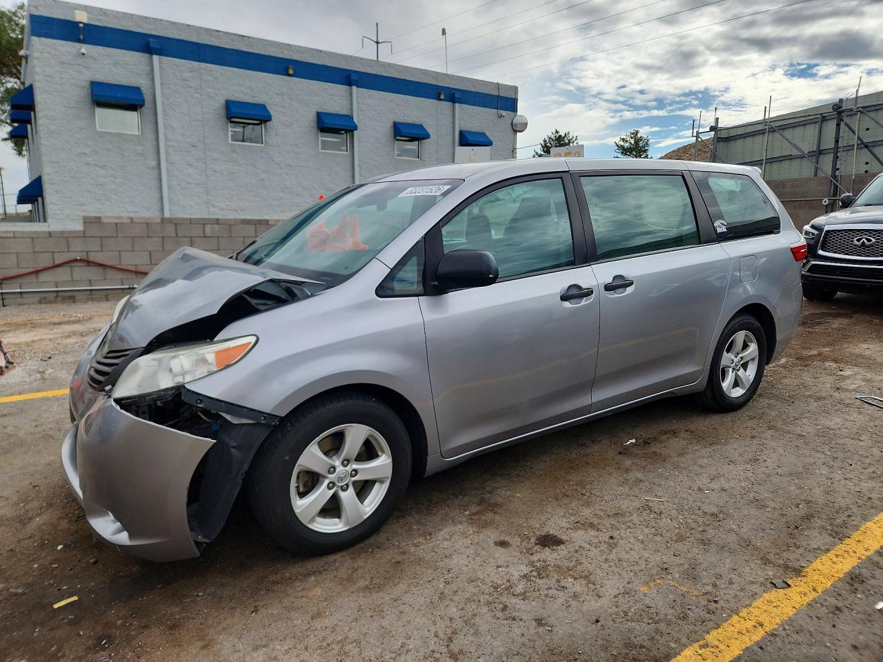 2015 TOYOTA SIENNA