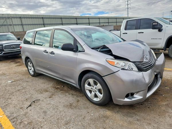 2015 TOYOTA SIENNA