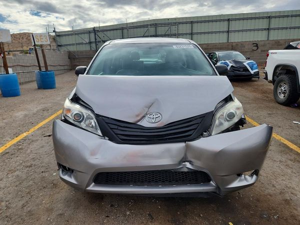 2015 TOYOTA SIENNA