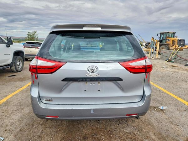 2015 TOYOTA SIENNA